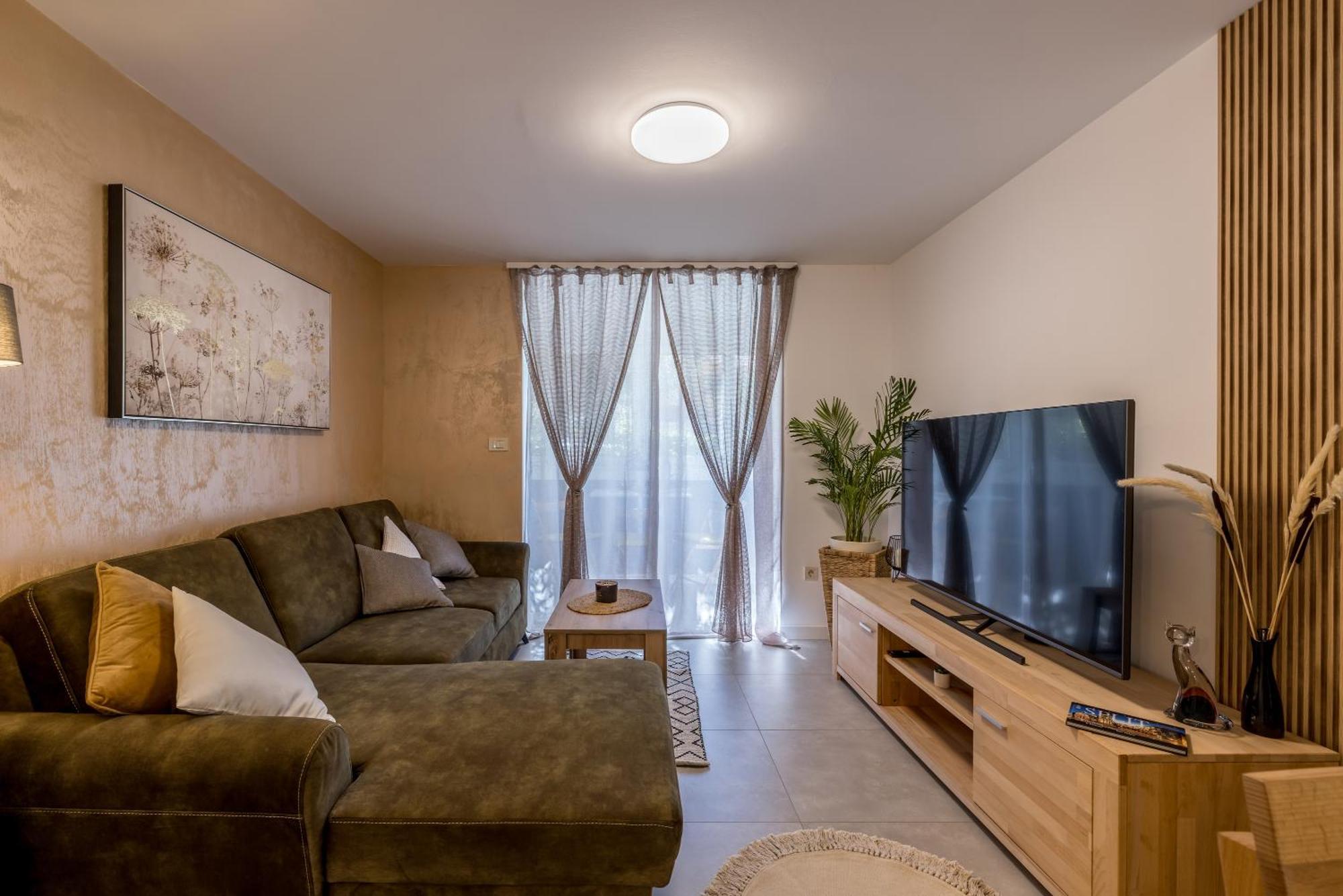 Olive Shade - Apartment Near The Beach スプリト エクステリア 写真